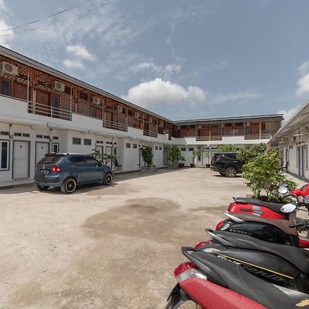 RedDoorz Syariah near Jakabaring Sport City Palembang Bagian luar foto
