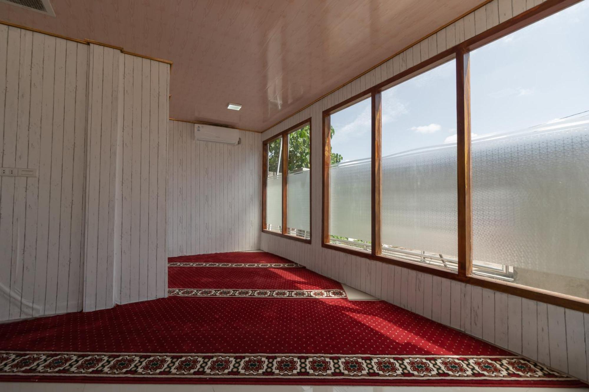 RedDoorz Syariah near Jakabaring Sport City Palembang Bagian luar foto