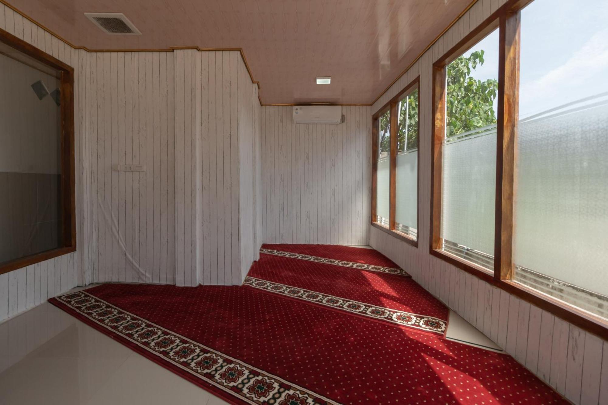RedDoorz Syariah near Jakabaring Sport City Palembang Bagian luar foto