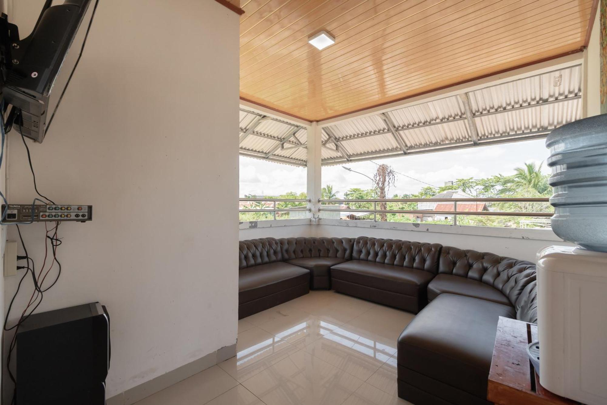RedDoorz Syariah near Jakabaring Sport City Palembang Bagian luar foto