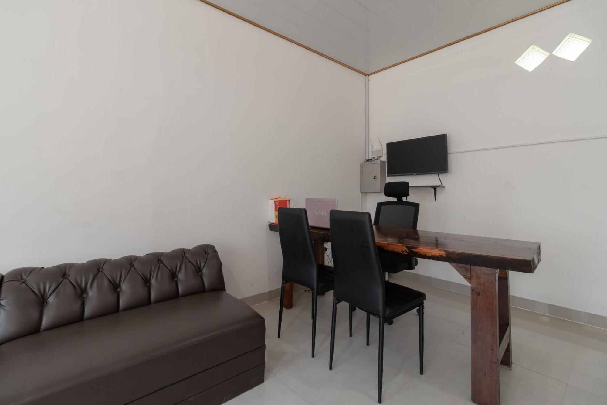 RedDoorz Syariah near Jakabaring Sport City Palembang Bagian luar foto