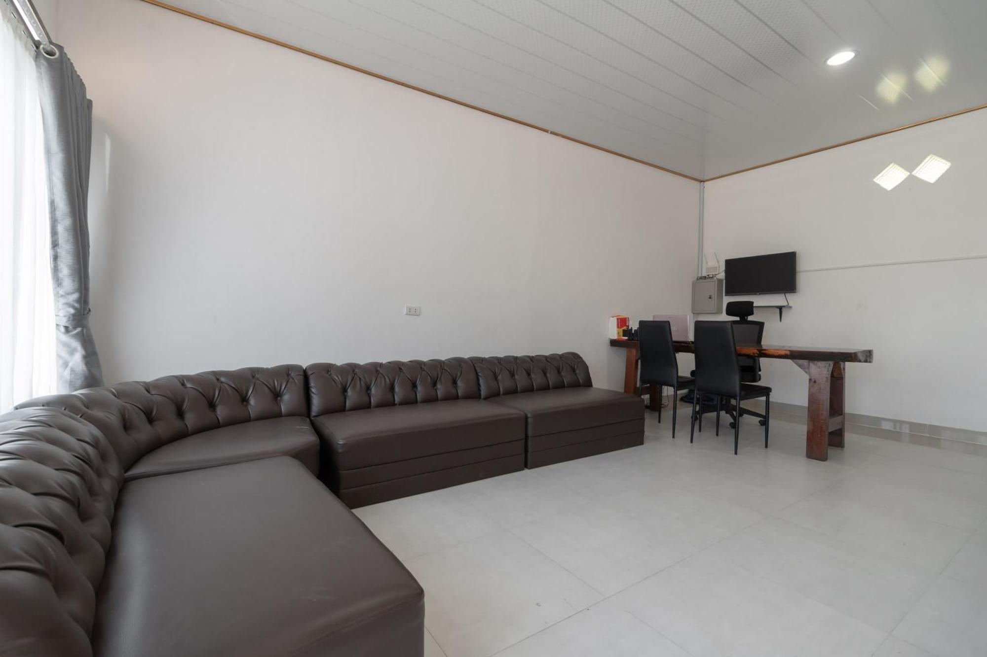 RedDoorz Syariah near Jakabaring Sport City Palembang Bagian luar foto