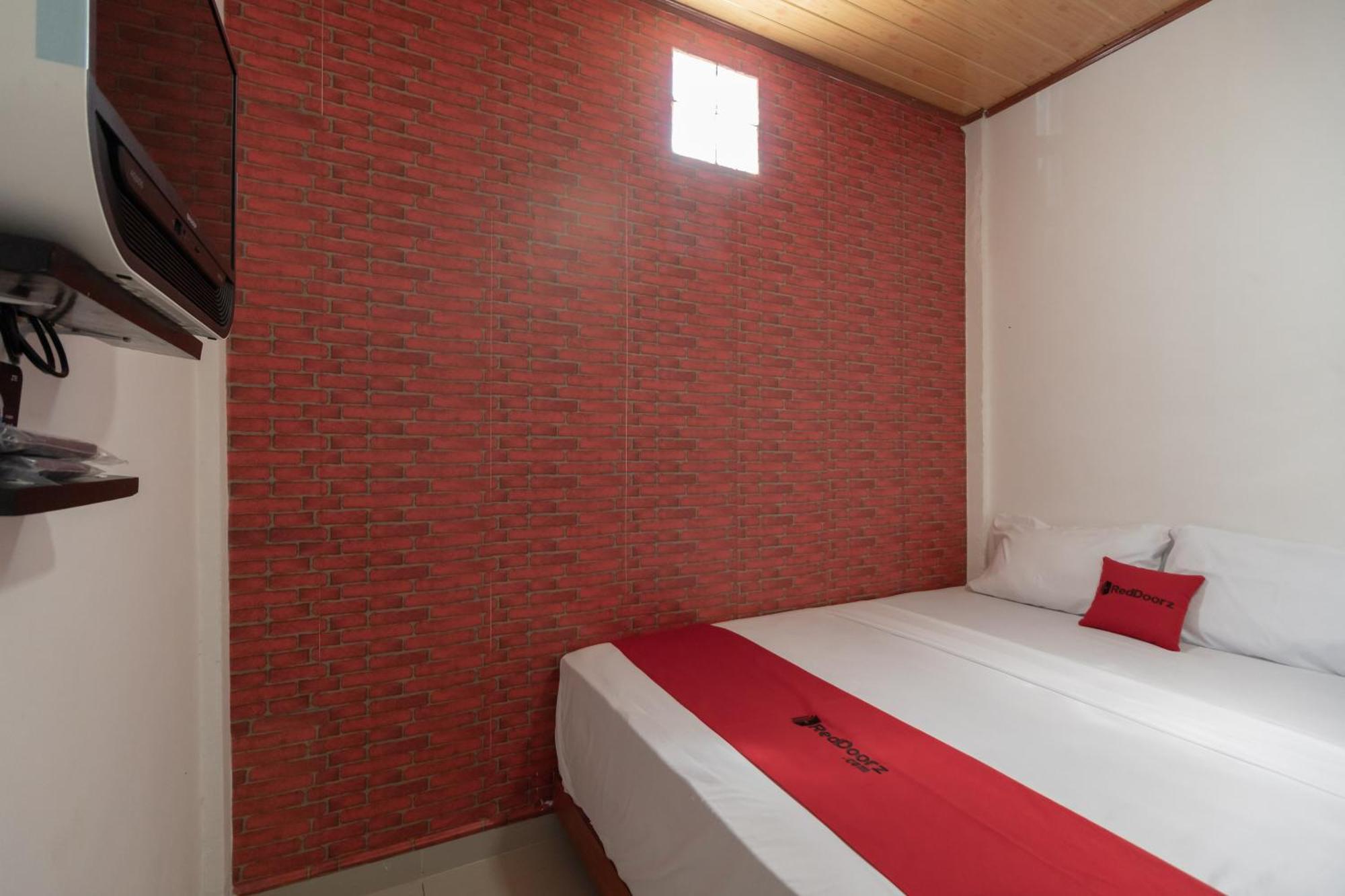RedDoorz Syariah near Jakabaring Sport City Palembang Bagian luar foto