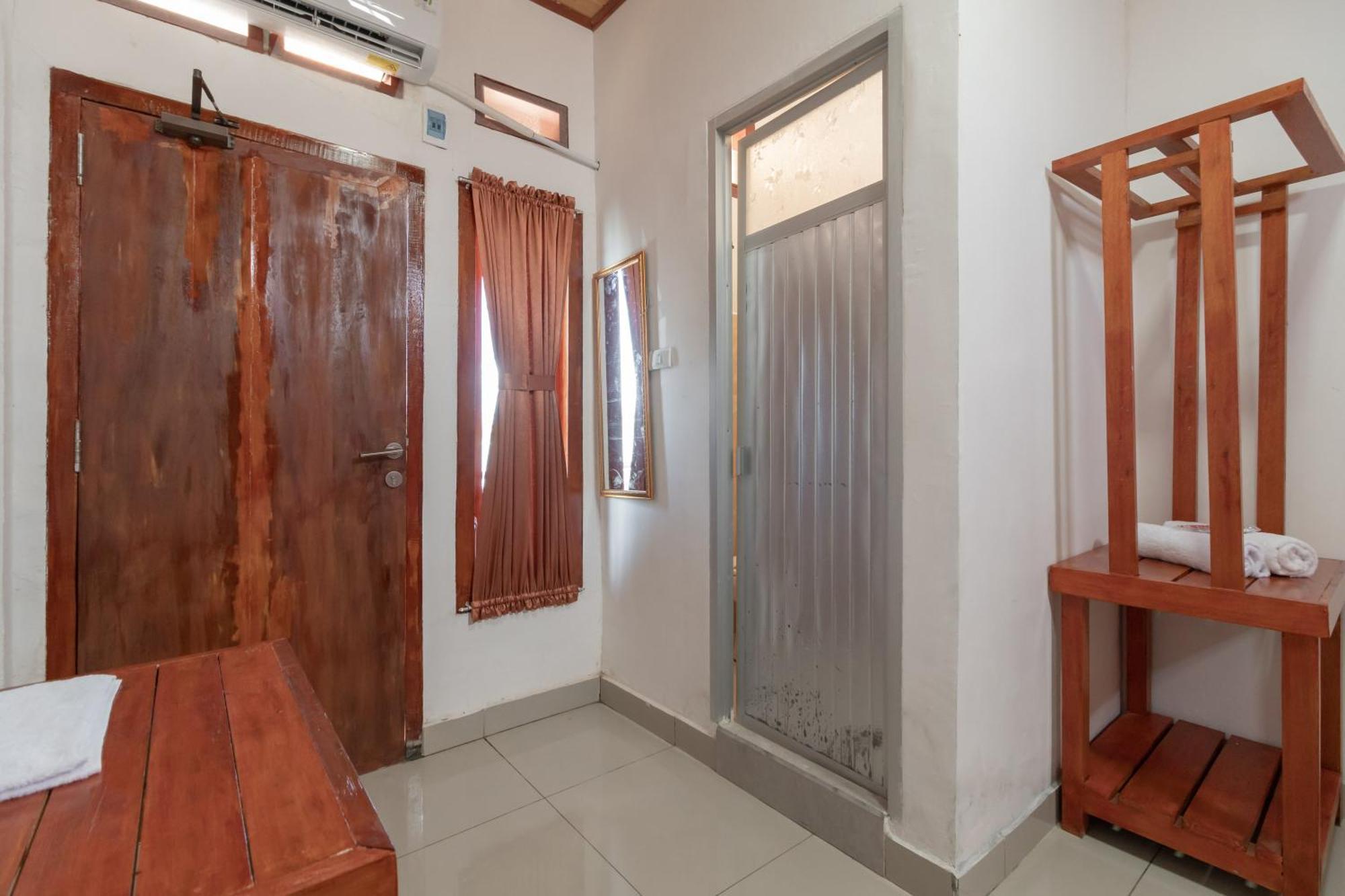 RedDoorz Syariah near Jakabaring Sport City Palembang Bagian luar foto