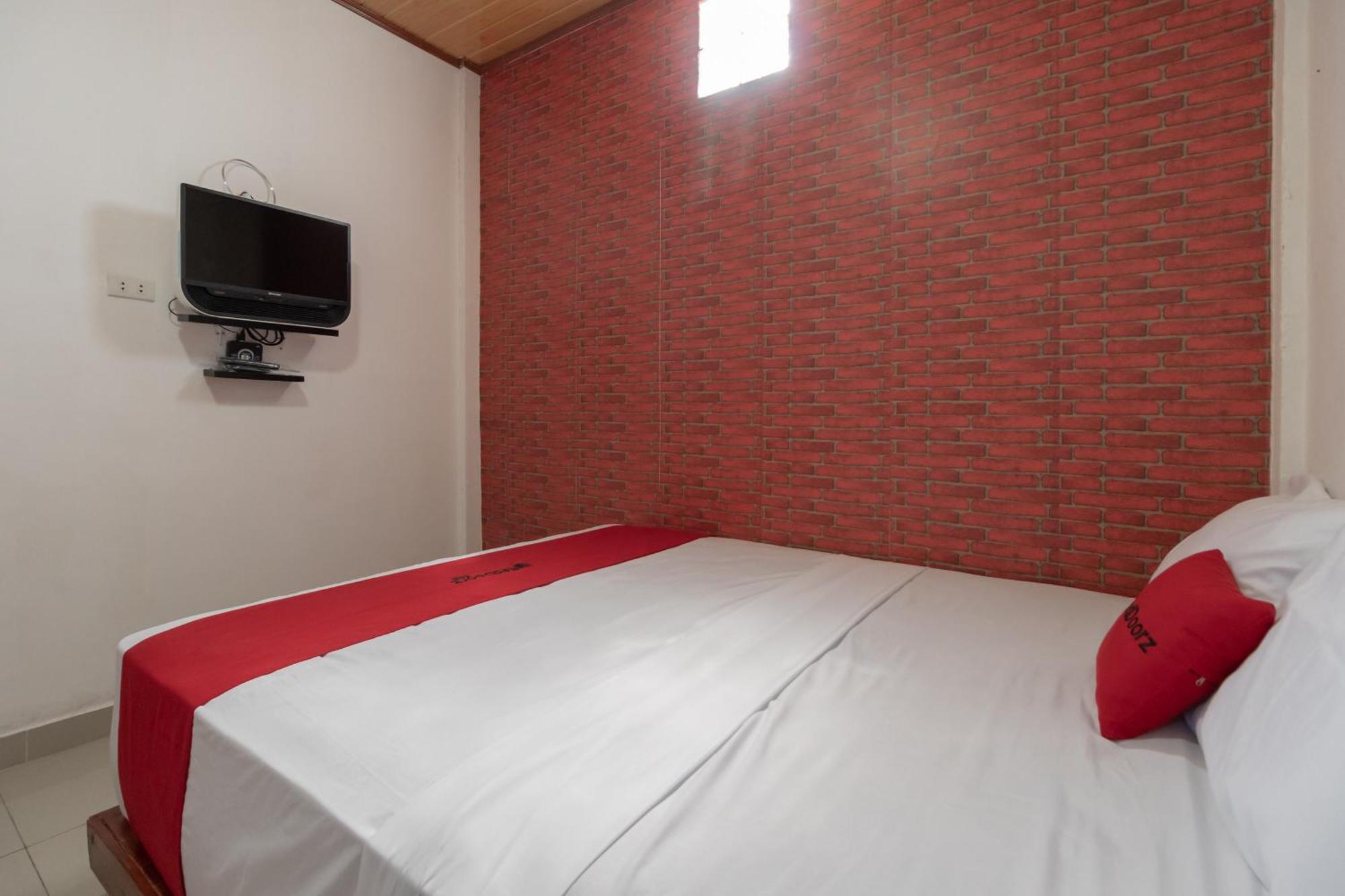 RedDoorz Syariah near Jakabaring Sport City Palembang Bagian luar foto