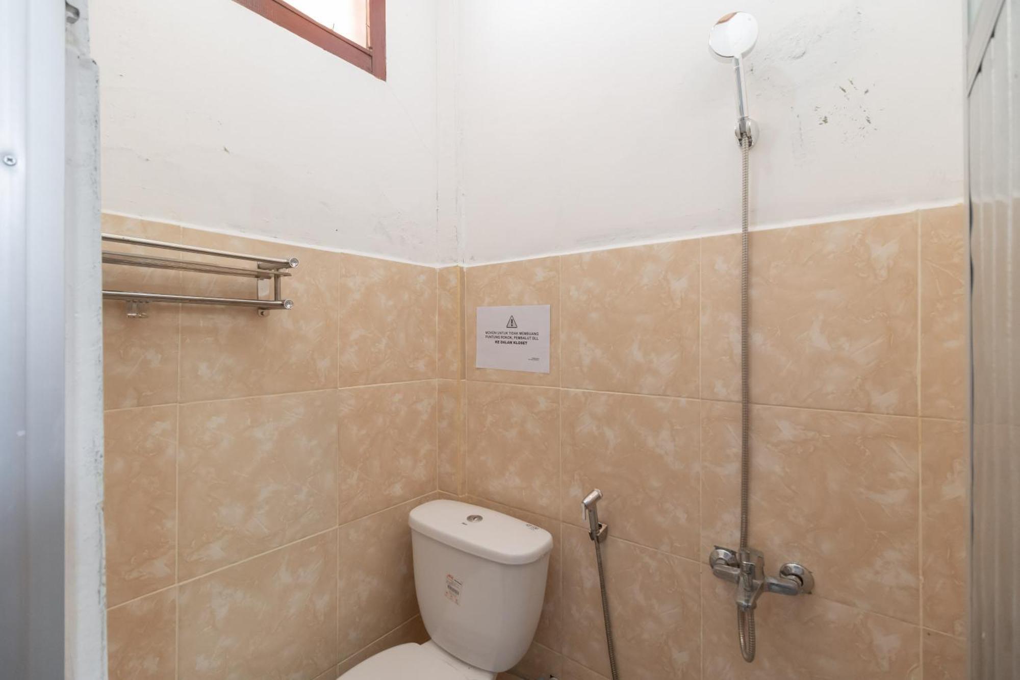 RedDoorz Syariah near Jakabaring Sport City Palembang Bagian luar foto