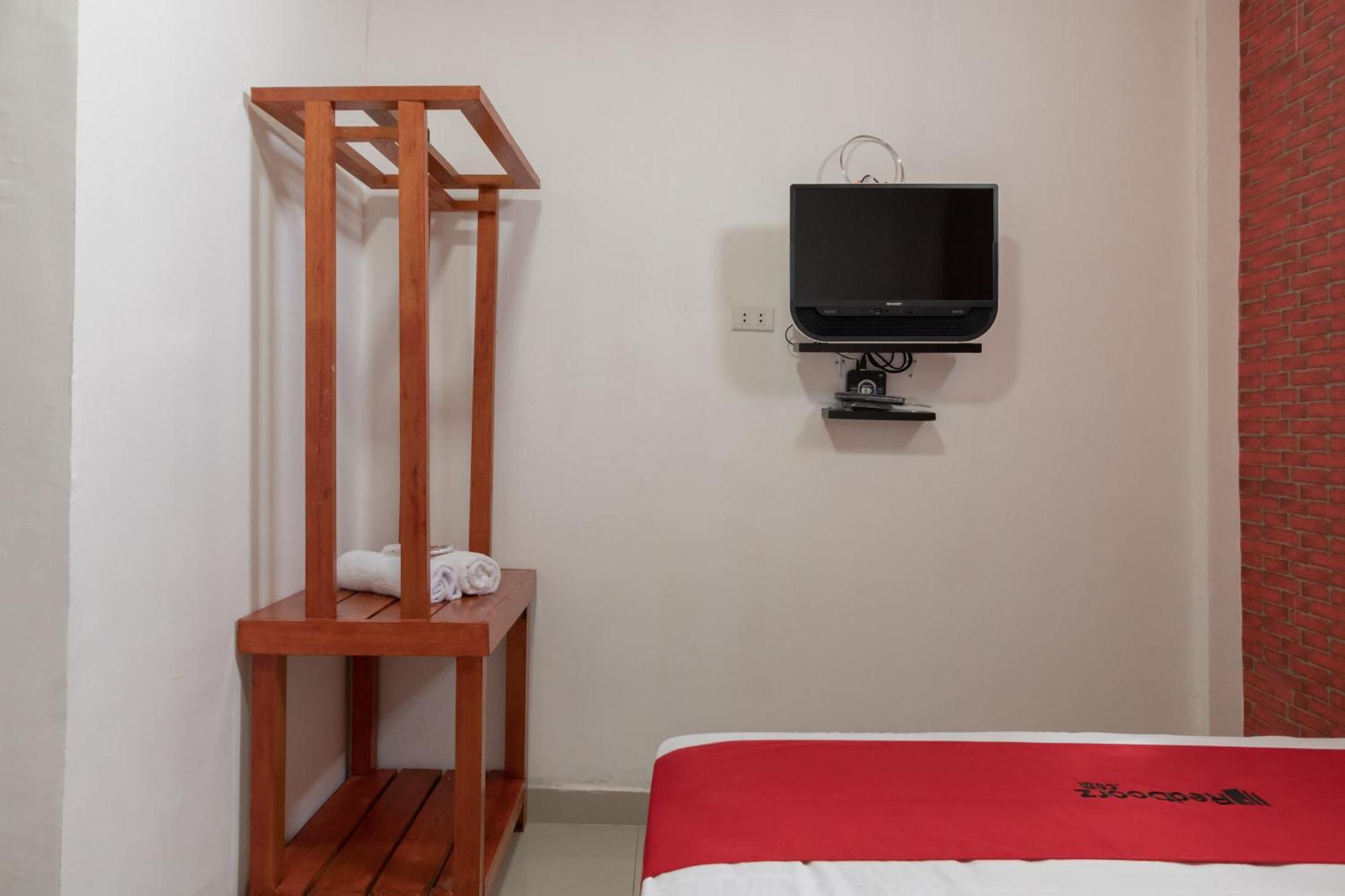 RedDoorz Syariah near Jakabaring Sport City Palembang Bagian luar foto